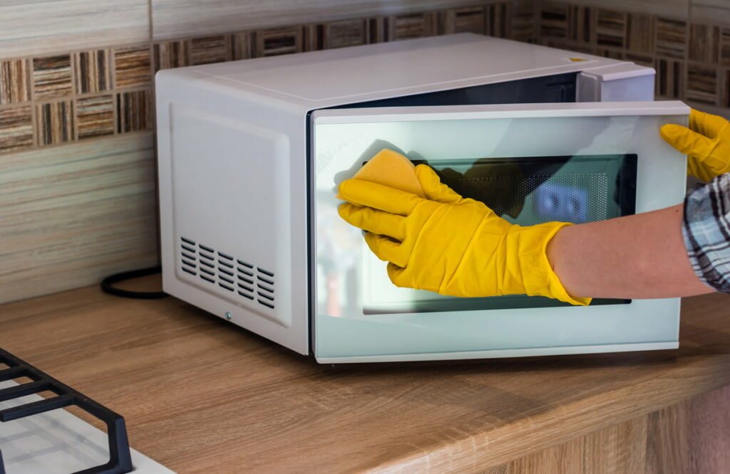nettoyer un micro-ondes